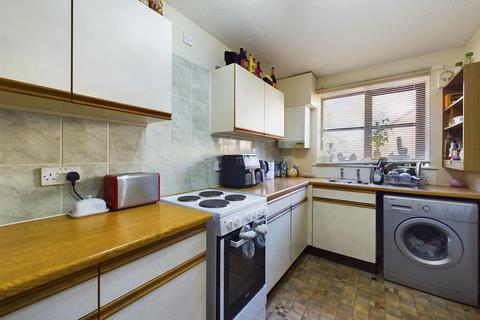 2 bedroom terraced house to rent, Daws Court, Bristol BS16