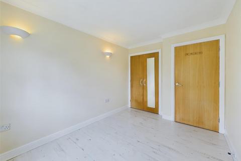 2 bedroom flat to rent, Arthurs Close, Bristol BS16