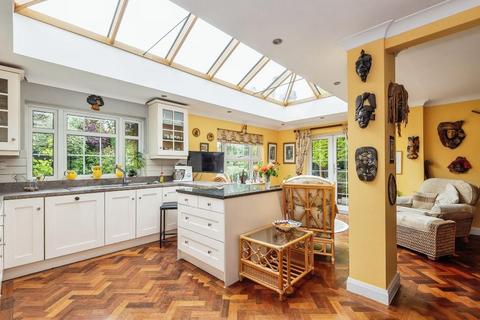 3 Churchill Close, Fetcham, Leatherhead, KT22 9EY