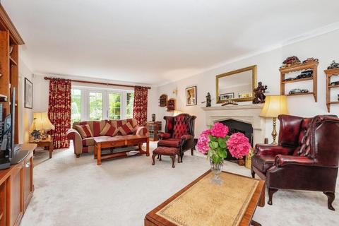 3 Churchill Close, Fetcham, Leatherhead, KT22 9EY