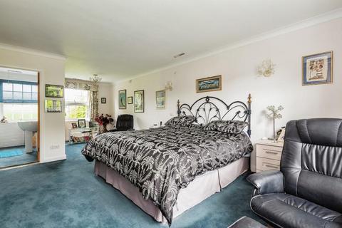 3 Churchill Close, Fetcham, Leatherhead, KT22 9EY