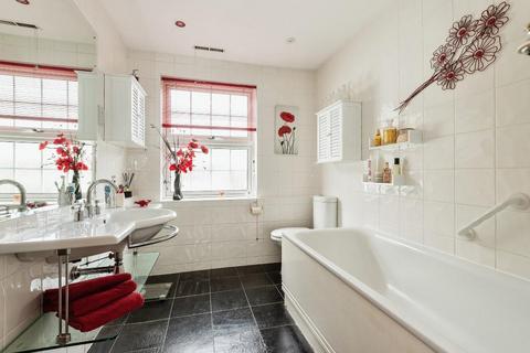 3 Churchill Close, Fetcham, Leatherhead, KT22 9EY