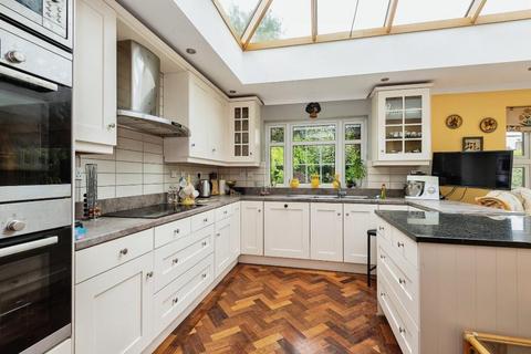 3 Churchill Close, Fetcham, Leatherhead, KT22 9EY