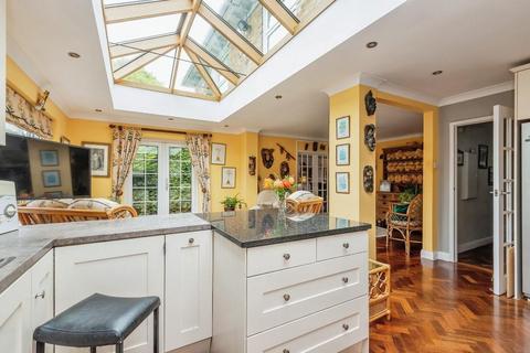 3 Churchill Close, Fetcham, Leatherhead, KT22 9EY