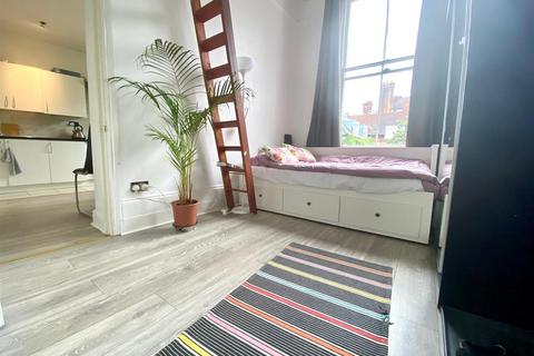 1 bedroom flat to rent, Fellows Road, London