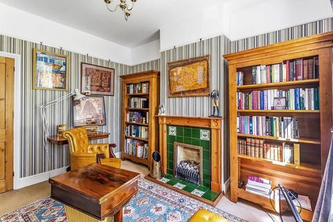 103 Poplar Road, Leatherhead, KT22 8SB