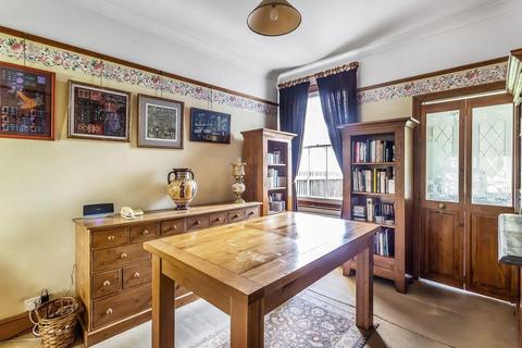 103 Poplar Road, Leatherhead, KT22 8SB