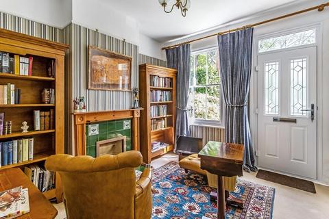 103 Poplar Road, Leatherhead, KT22 8SB