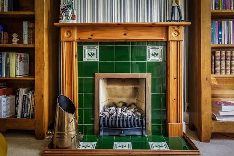 103 Poplar Road, Leatherhead, KT22 8SB