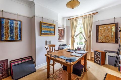 103 Poplar Road, Leatherhead, KT22 8SB
