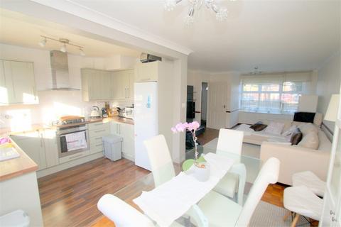 3 bedroom terraced house to rent, Shaftesbury Crescent, STAINES-UPON-THAMES, TW18