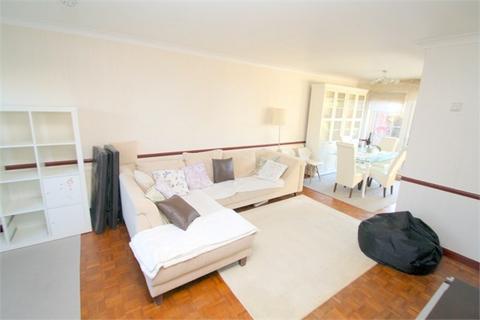 3 bedroom terraced house to rent, Shaftesbury Crescent, STAINES-UPON-THAMES, TW18