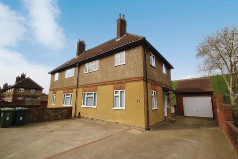 3 bedroom semi-detached house to rent, New Road, Shepperton, TW17