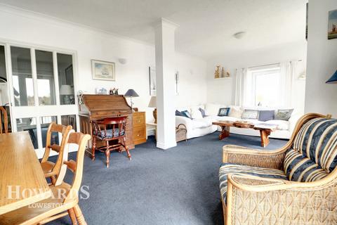 2 bedroom apartment for sale, Swonnells Walk, Lowestoft