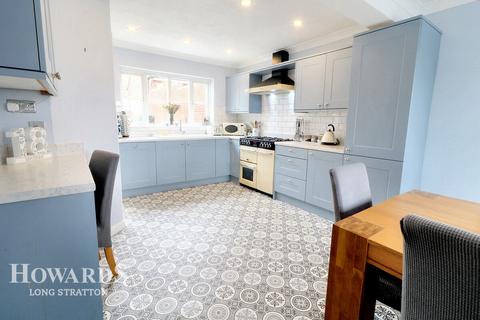 4 bedroom detached house for sale, Oakfield Road, Long Stratton