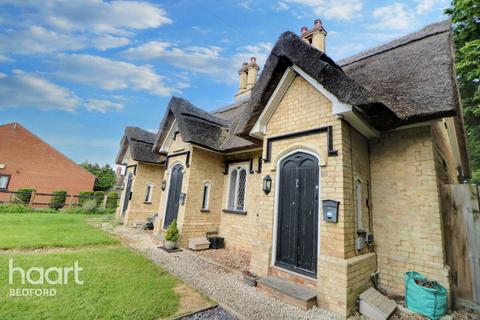 2 bedroom cottage for sale, High Street, Bedford