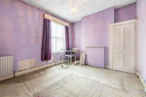 4 bedroom flat for sale, Clapham Common North Side, London, SW4