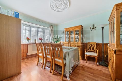 3 The Underwood, London, SE9 3EP
