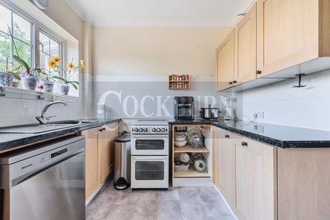 3 The Underwood, London, SE9 3EP
