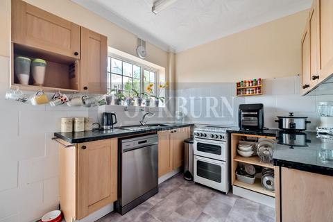 3 The Underwood, London, SE9 3EP