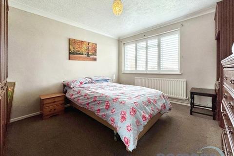 2 bedroom bungalow for sale, Northfield Close, Aldershot, Hampshire