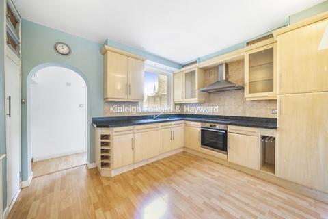 3 bedroom end of terrace house to rent, Morgan Road Bromley BR1