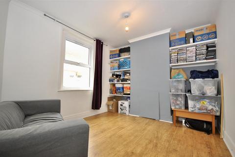 3 bedroom end of terrace house for sale, Eastbourne Road