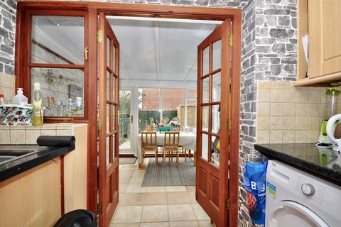 31 Bircham Road, Taunton, TA2 8EX