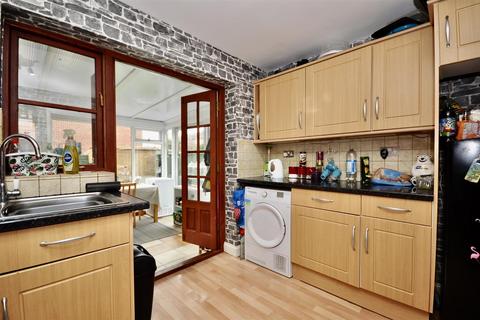 31 Bircham Road, Taunton, TA2 8EX