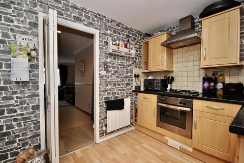 31 Bircham Road, Taunton, TA2 8EX