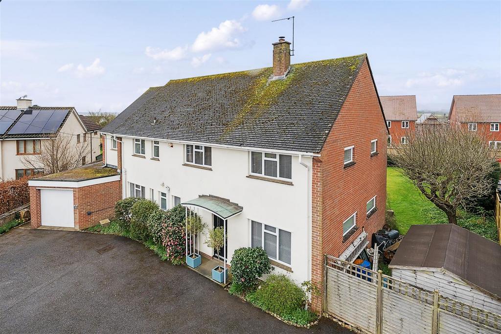 Jeffreys Way 4 bed detached house for sale £725,000