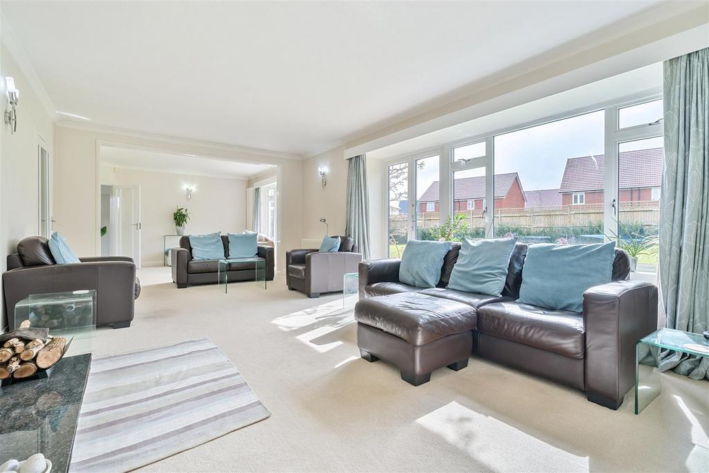 Jeffreys Way 4 bed detached house for sale £725,000