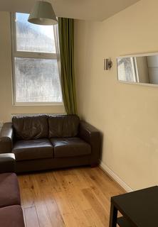 3 bedroom flat to rent, Brixton Water Lane, London SW2