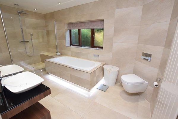 Bath &amp; shower room