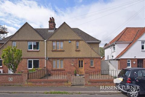 3 bedroom semi-detached house for sale, Holcombe Avenue, King's Lynn PE30