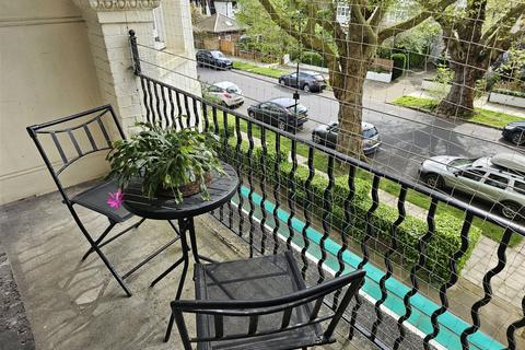 1 bedroom flat for sale, Spencer Road, London, W4 3SY