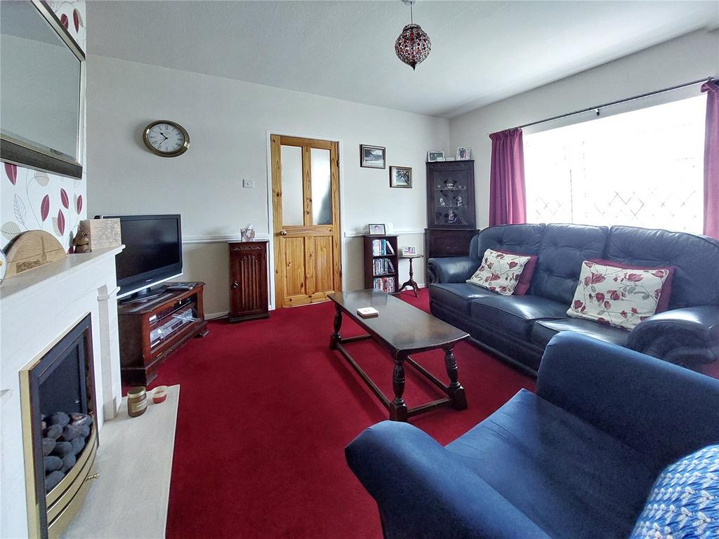 Lounge & Bay Window