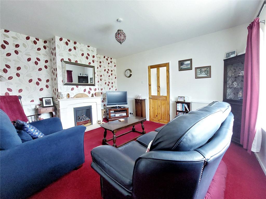 Lounge & Fireplace
