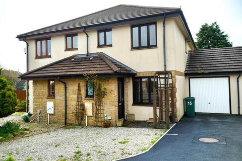 3 bedroom semi-detached house to rent, Roskruge Close, Helston