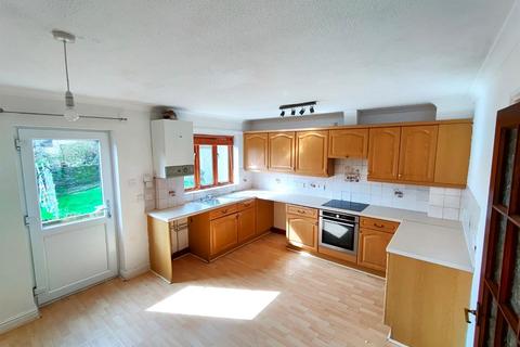 3 bedroom semi-detached house to rent, Roskruge Close, Helston