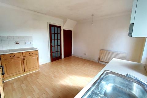 3 bedroom semi-detached house to rent, Roskruge Close, Helston
