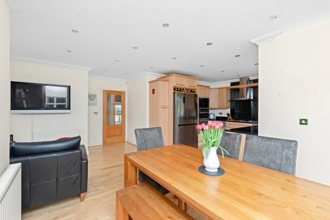 2 West View, Ashtead, KT21 2JD