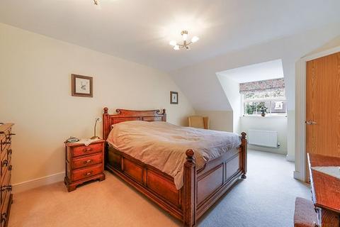 21 White Hill Close, Caterham, CR3 6EY