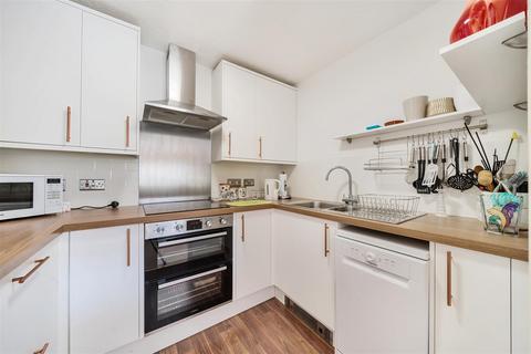 2 bedroom flat for sale, Tower Street