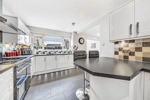 4 bedroom end of terrace house for sale, School Road, Monkton Heathfield