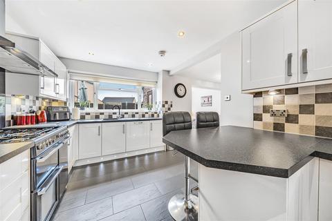 1 School Road, Monkton Heathfield, Taunton, TA2 8PB