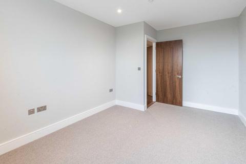 2 bedroom apartment for sale, Samuelson House, Greenview Court, Southall, Greater London, UB2 4WT