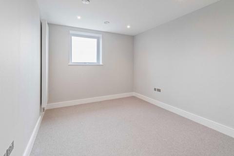 2 bedroom apartment for sale, Samuelson House, Greenview Court, Southall, Greater London, UB2 4WT