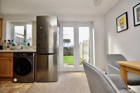 21 Compton Close, Taunton, TA2 7UD