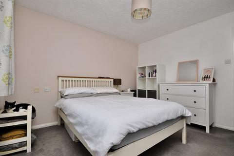 21 Compton Close, Taunton, TA2 7UD